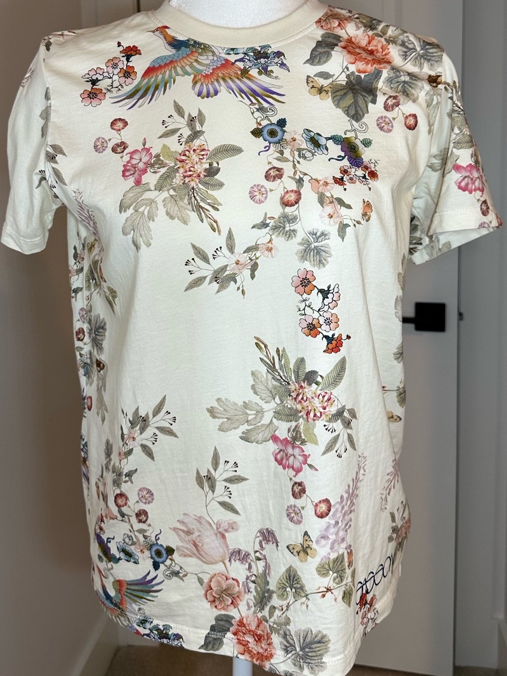 Johnny Was Cream Floral & Bird Print Short Sleeve Tee with Matching Hat